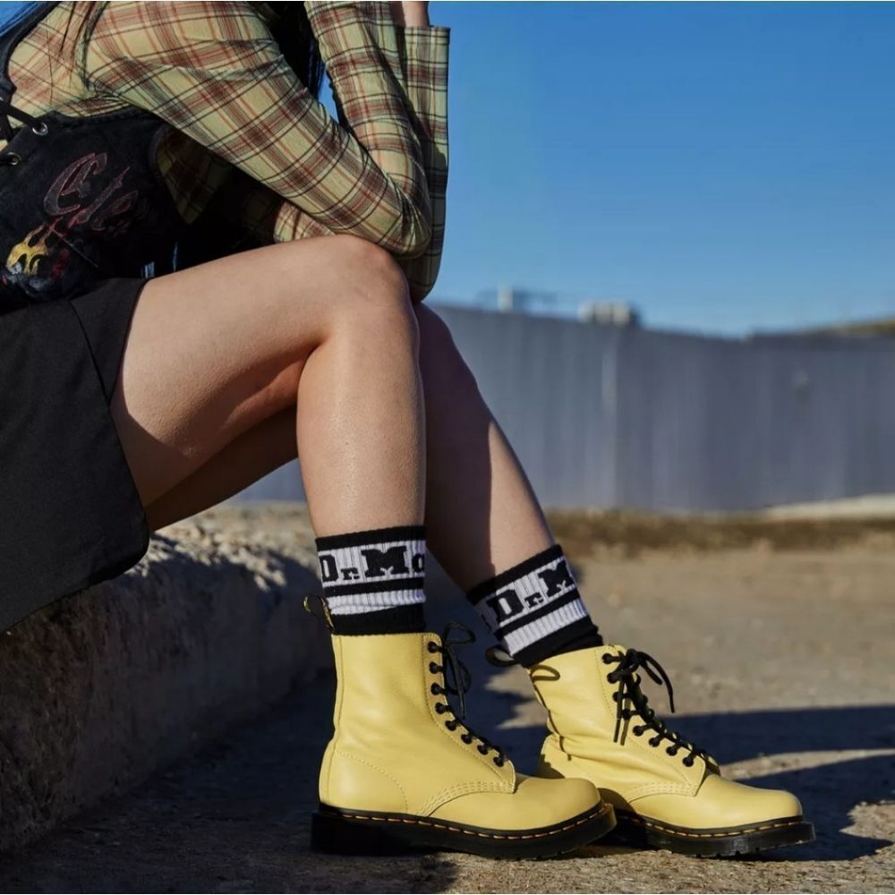 🩵NIB Dr. Martens Lemon Yellow Pascal Virginia Leather 1460 Boots Size 8